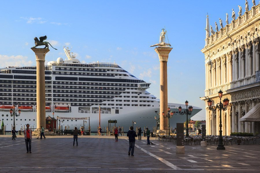 CRUCEROS GIGANTES